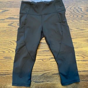 Lululemon cropped leggings- size 6